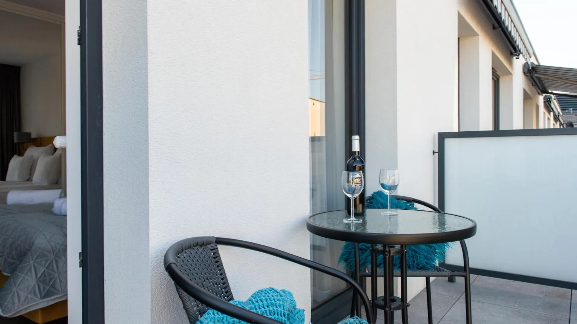 Hotel apartamentowy Inpoint Drive Inn - Stay&Park Free Kraków Polska