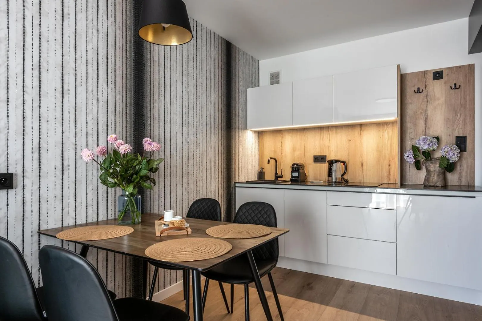 Inpoint Drive Inn - Stay&Park Free Kraków Hotel apartamentowy