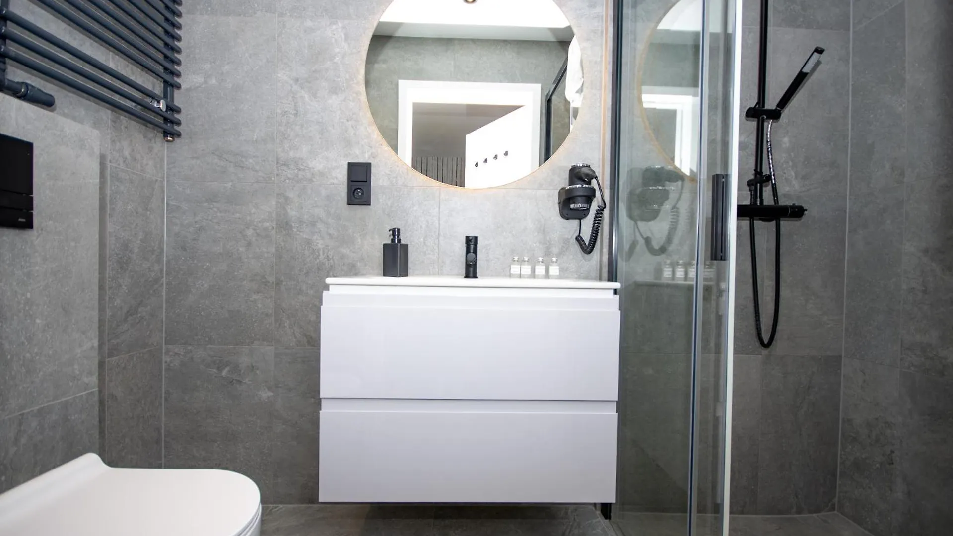 Aparthotel Inpoint Drive Inn - Stay&Park Free Krakau