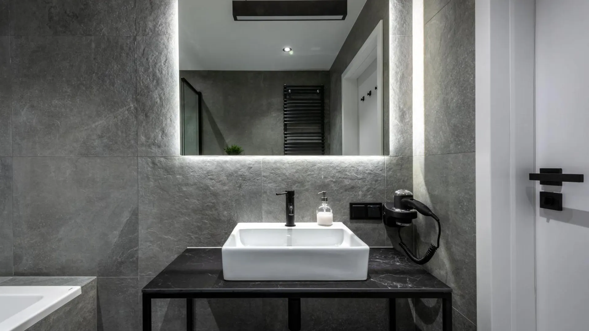 Aparthotel Inpoint Drive Inn - Stay&Park Free Krakow