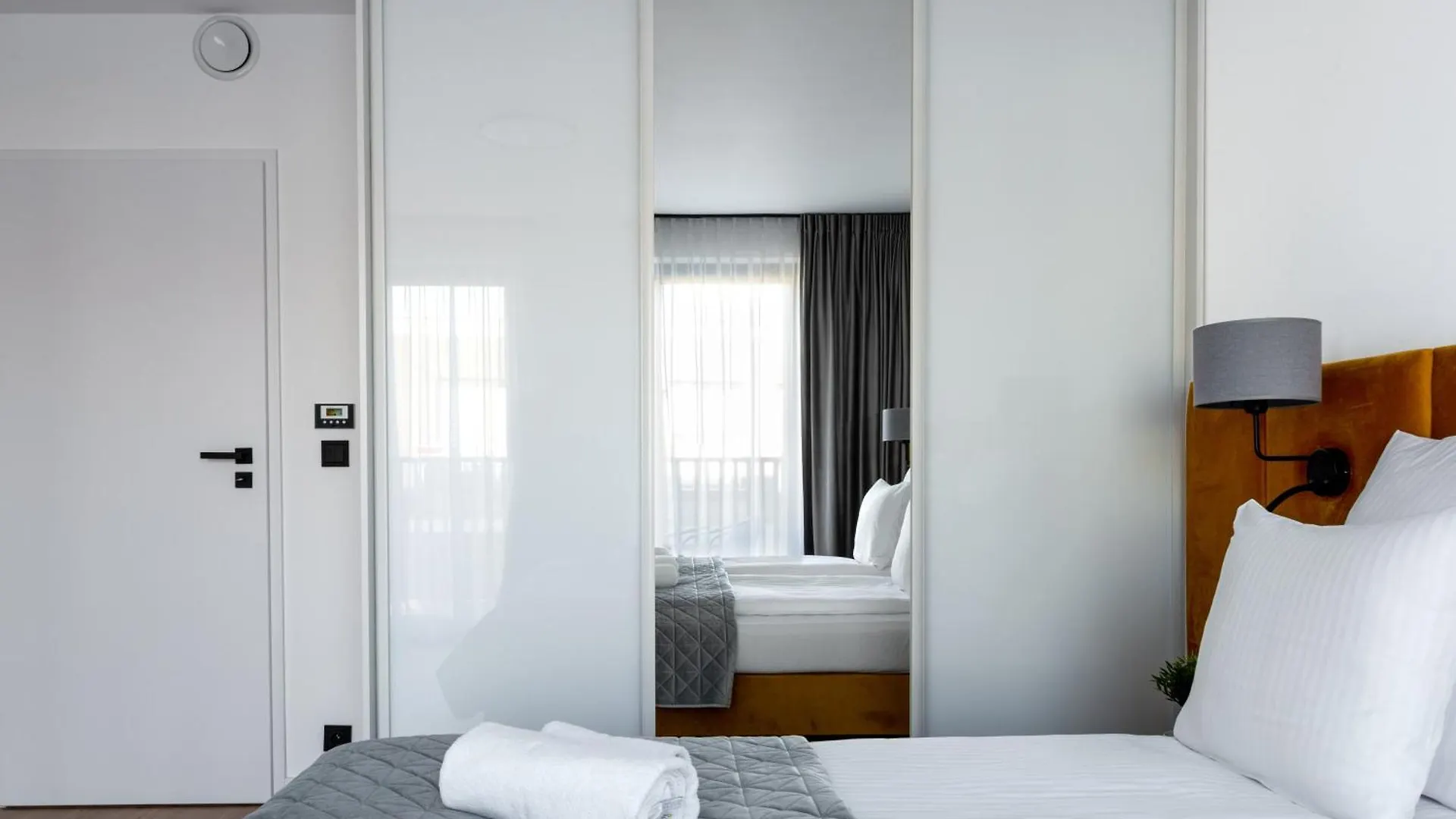 Inpoint Drive Inn - Stay&Park Free Krakow Aparthotel